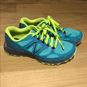 New balance sneakers - barely worn